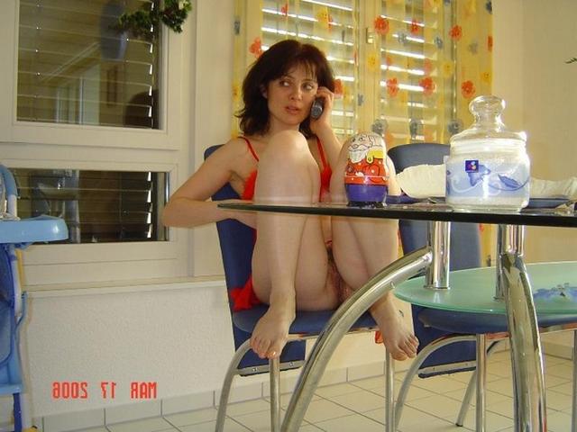 Домохозяйки в сексуальном нижнем белье и голышом - секс порно фото